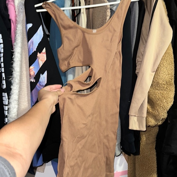 Tan cut out dress - Picture 3 of 5